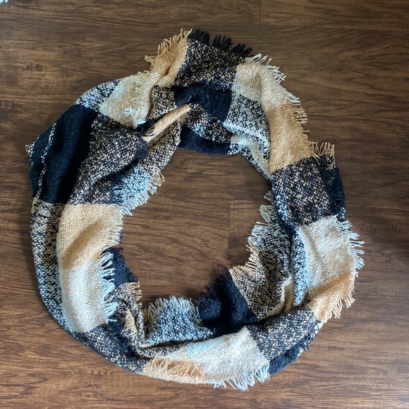 Blanket Infinity Scarf - Picture 5 of 10